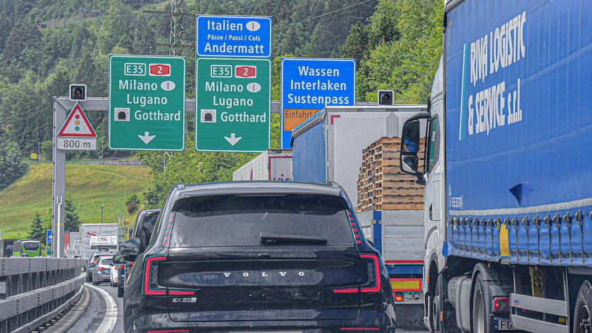 Gotthard-Sperren bis Lohnmassnahmen: Diese Änderungen gibt es im September in der Schweiz Stau auf der Autobahn vor dem Gotthard-Tunnel im Kanton Uri.