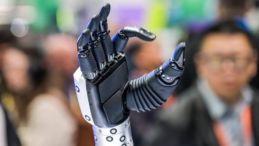 Tech-Unternehmer: «Der IQ der Roboter ist zu niedrig» Die Hand eines humanoiden Roboters.