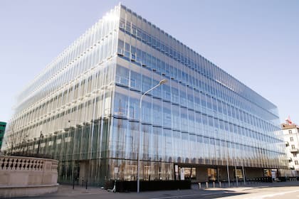 Dividendenperle: Daumen runter für eine renditestarke SMI-Aktie Hauptsitz der Swiss Re (Schweizerische Rückversicherungs-Gesellschaft) in Zürich.