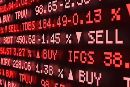 Aktienrückkäufe: Grossbank macht überraschende Beobachtungen Eine rot eingefärbte Aktien-Kurstafel.