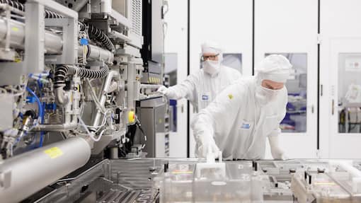 Warum klassische Dividendenaristokraten neben diesen Champions an Glanz verlieren Eine Lithografiemaschine von ASML in der Herstellung.