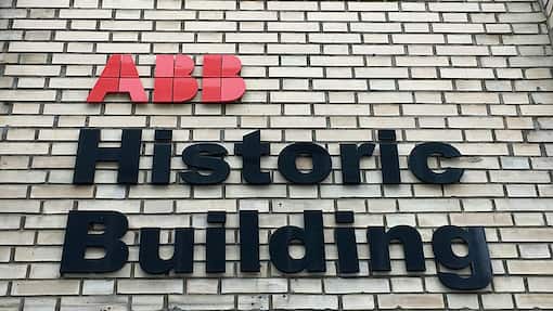 ABB, UBS, Zurich Insurance: Drei Schweizer Aktien auf der langen Suche nach dem Allzeithoch Historisches Gebäude beim ABB-Hauptsitz in Oerlikon ZH.