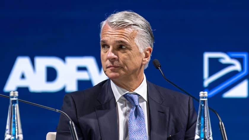 Warnung der Bank of America: Gerät der Ertragsmotor der UBS ins Stocken? UBS-Chef Sergio Ermotti an der Abu Dhabi Finance Week im Dezember 2024.