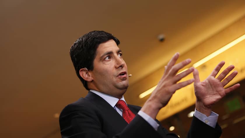 Fed-Chef Warsh äussert Sorge über Inflation - Naht Zinserhöhung in USA nun doch? Kevin Warsh in einem Interview mit Bloomberg Television.