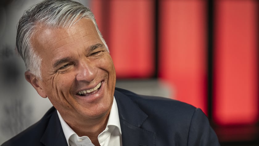 Trotz Aktienkursschwäche: Finanzwertespezialist bestätigt zweithöchstes UBS-Kursziel UBS-CEO Sergio Ermotti während eines Interviews im August 2024.