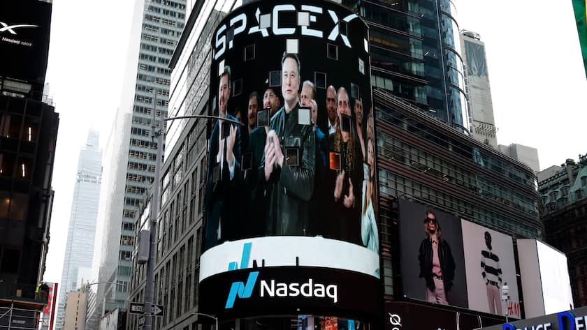 SpaceX-Aktie weiter im Höhenflug Visuals von Elon Musk und SpaceX beim Nasdaq in New York.
