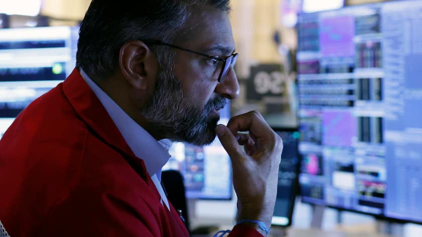Luft für weitere Index-Rekorde wird dünner: Vorschau auf die neue Börsenwoche Trader an der Börse bei der Wall Street in New York, USA (November 2025).