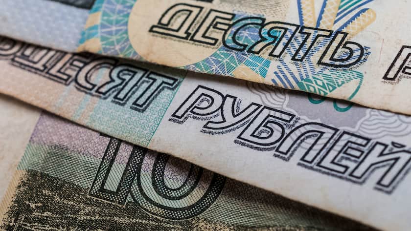 Russische Rubelscheine.