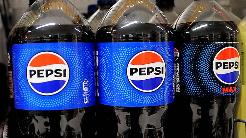 Herabstufung der Pepsico-Aktie: Platzt der Traum vom Turnaround? Getränkeflaschen von Pepsi am Flughafen Kastrup in Kopenhagen.