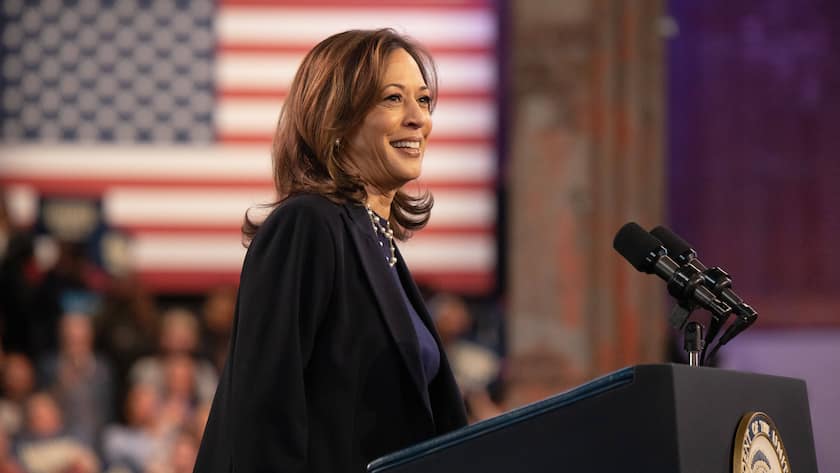 Diese Demokraten bringen sich für die US-Wahl 2028 in Stellung Kamala Harris spricht während einer Wahlkampfveranstaltung in Philadelphia, 27. Oktober 2024.