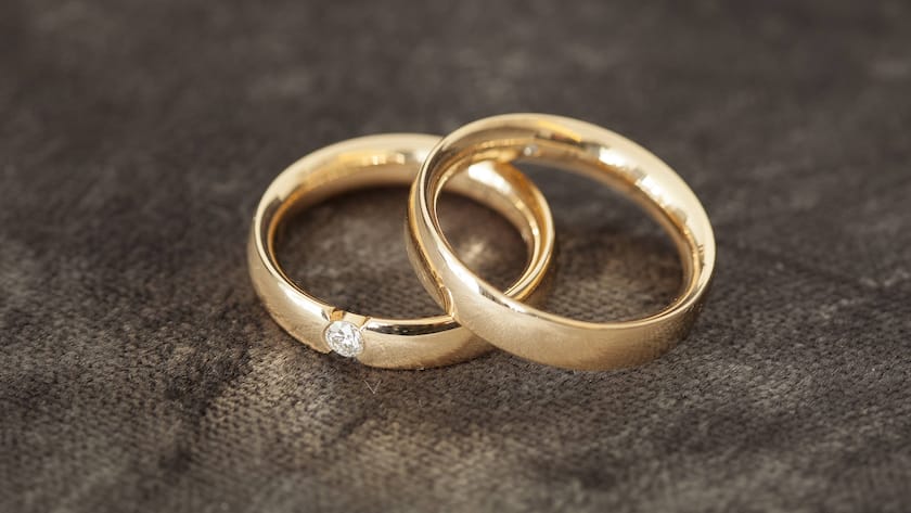 Heiratsstrafe wird abgeschafft - Individualbesteuerung kommt durch Symbolbild zweier Eheringe.