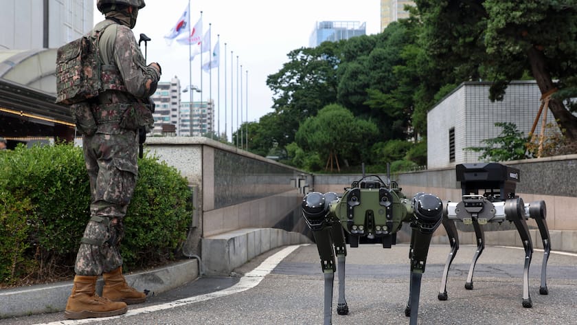 Schiessen statt Tanzen: Humanoide Kampfroboter «Made in China» Roboter im Einsatz der Armee.