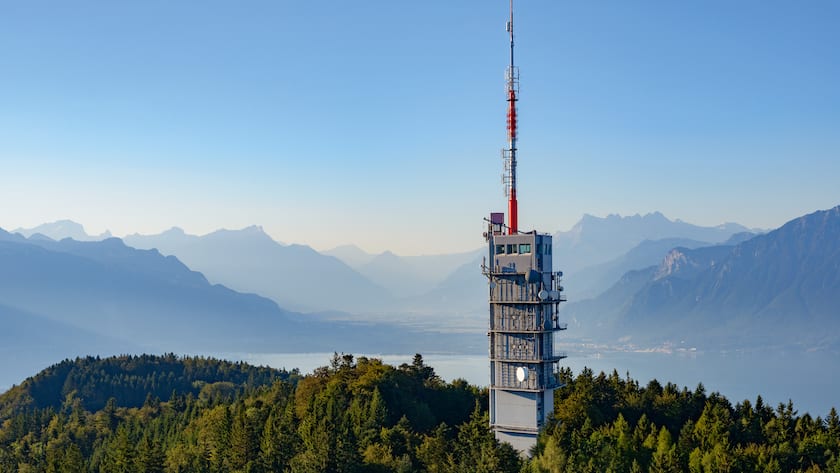 Börsen-Ticker: SMI beendet Handel klar tiefer - Nestlé-Aktie erreicht Vier-Monate-Tief - Kühne+Nagel und Swisscom beenden SMI-Mitgliedschaft mit Minus - VAT und DocMorris gefragt - VW-Aktie mit grösstem Tagesverlust seit 2022 Sendeturm von Swisscom Broadcast auf Monte Pèlerin bei Chardonne (VD).