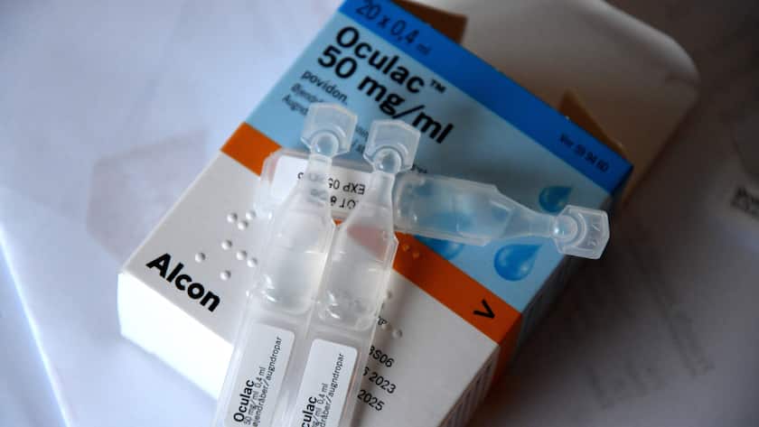 Börsen-Ticker: SMI schliesst mit Verlusten - Alcon an SMI-Spitze - Roche, Novartis und Nestlé auf dem Rückzug - Hohe Kursbewegungen in der zweiten Reihe Augentropfen Oculac 50 mg von Alcon.