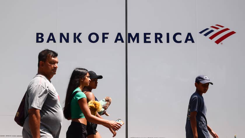 US-Bankaktien in technischer Korrektur: KBW-Bankenindex 10 Prozent unter August-Hoch Das Logo der US-Grossbank Bank of America auf einem Plakat.