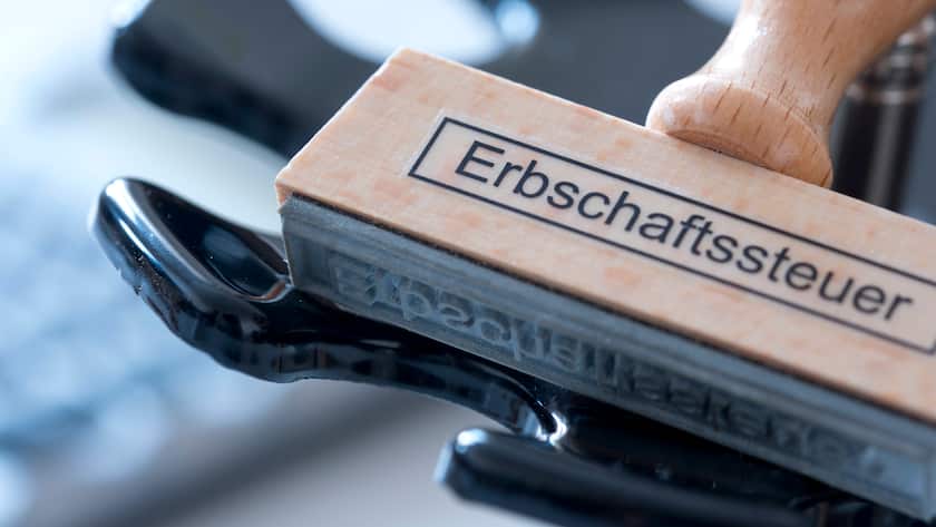 Stempel mit Aufschrift «Erbschaftssteuer» (2022).
