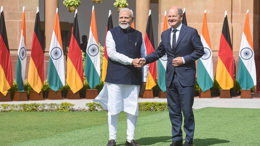 Indiens Premierminister Narendra Modi empfängt den deutschen Bundeskanzler Olaf Scholz in Neu-Delhi (25. Oktober 2024).