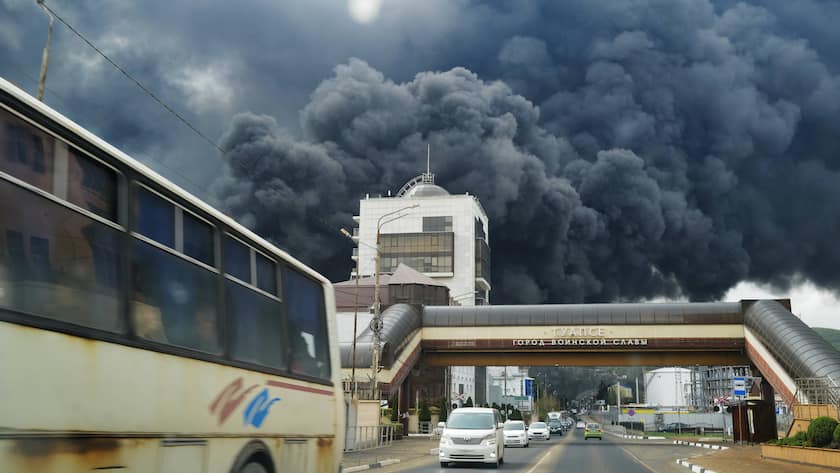 Drohnenangriffe legen die Hälfte von Russlands Top-Raffinerien lahm Brand nach einem Drohnenangriff auf den Ölterminal Tuapse (Region Krasnodar, Russland) im April 2026.
