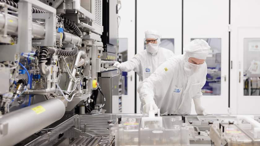 Warum klassische Dividendenaristokraten neben diesen Champions an Glanz verlieren Eine Lithografiemaschine von ASML in der Herstellung.