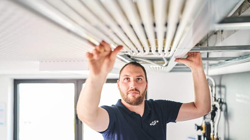 Warum die Aktie von Georg Fischer um weitere 20 Prozent steigen kann Mitarbeiter von Georg Fischer in Hassfurt, Deutschland.