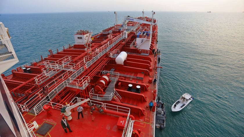 Wegen Hormus-Risiken droht laut HSBC ein «Super-Engpass» an Rohstoffen Britischer Öltanker in der Strasse von Hormus zwischen Iran und Oman.