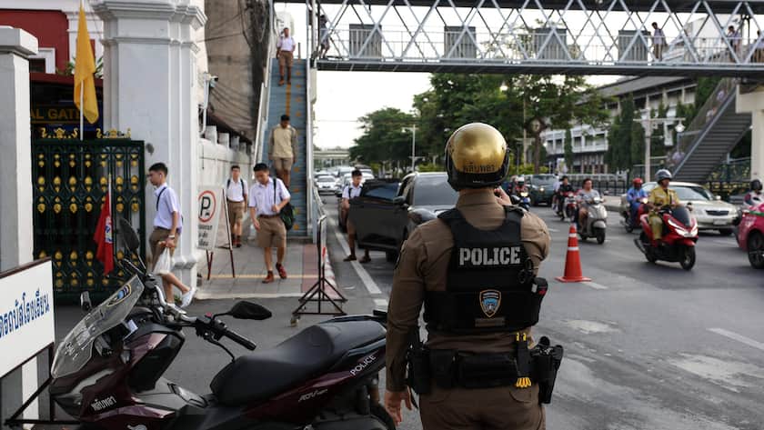 Polizei überwacht Touristen jetzt aus der Luft <p>Seit Freitag können ausländische Störenfriede in Thailand einfacher ausgeschafft und mit einer Einreisesperre belegt werden.</p>